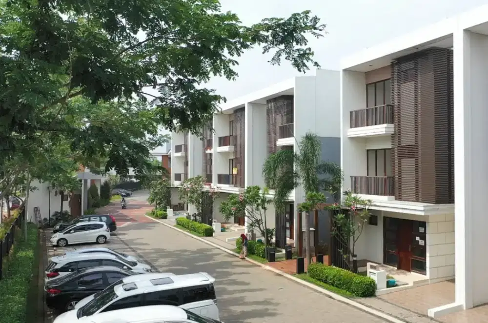 Sewa Rumah nyaman tahunan, View Danau di BSD Serpong, Tangerang