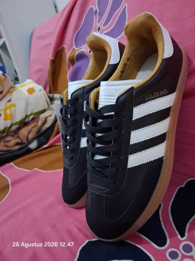 Samba Collab dengan Jjjound Hitam Putih
Size 40¾ insole 25,5cm