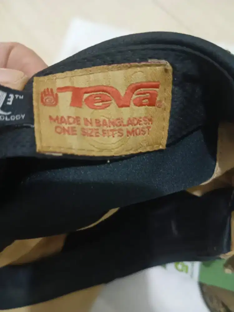 Topi branded preloved