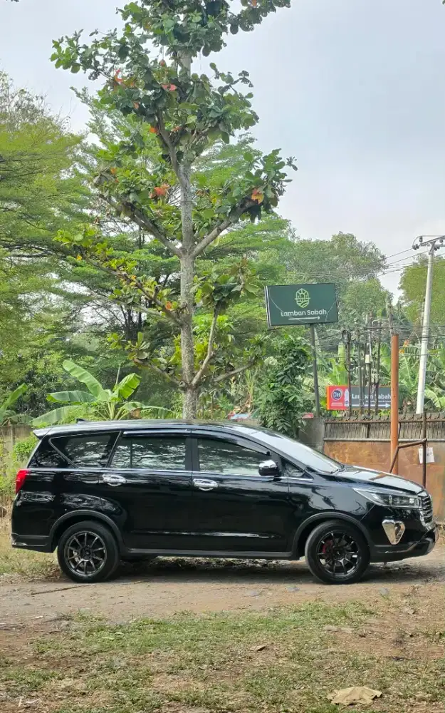 Innova Diesel V 2022 Top Black