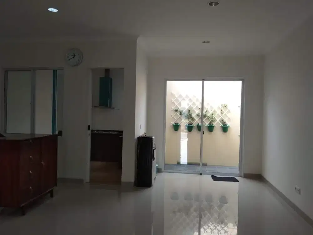 Rumah Strategis di Cluster JGC Cakung – 3 KT, Kitchen Set, 5 AC, Water Heater!