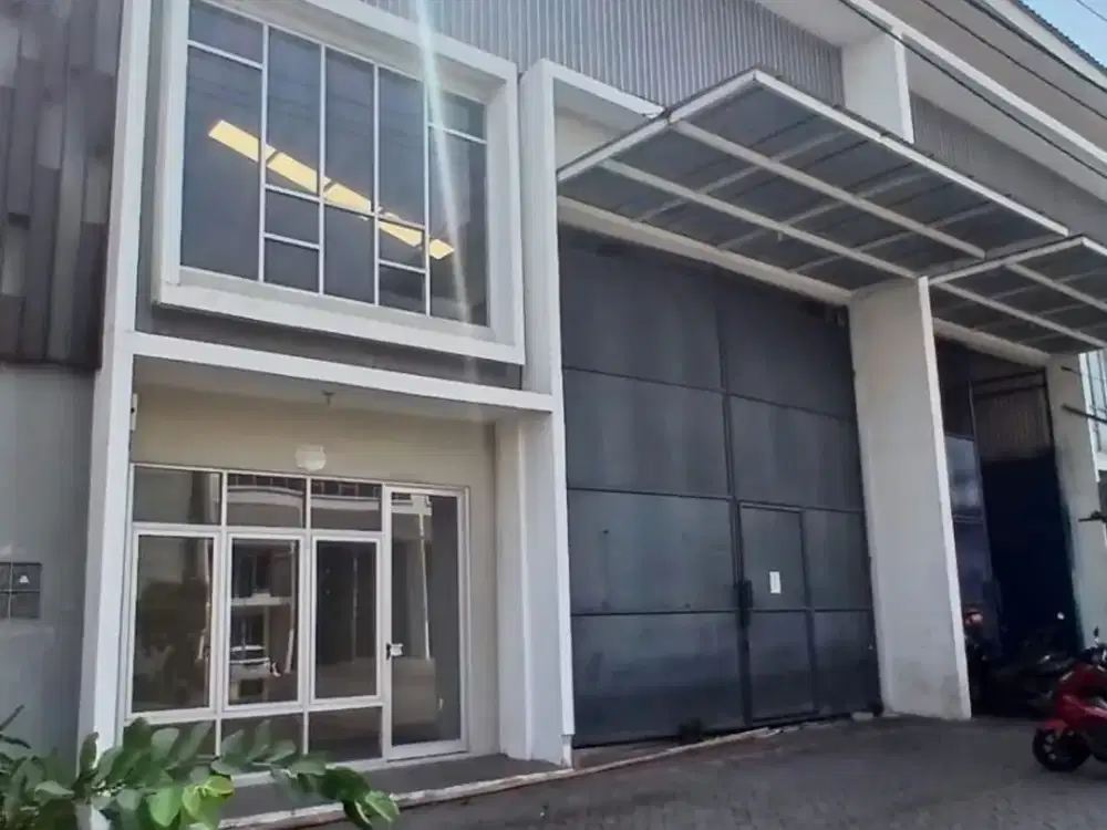 DISEWAKAN GUDANG AKSES KEBOMAS