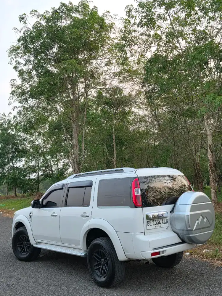 Ford Everest 4x4 Diesel Pajak Hidup