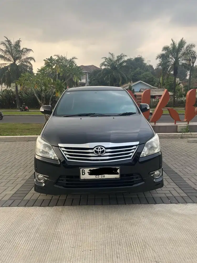2013 Toyota Innova BENSIN V LUXURY 2.0 AT Hitam