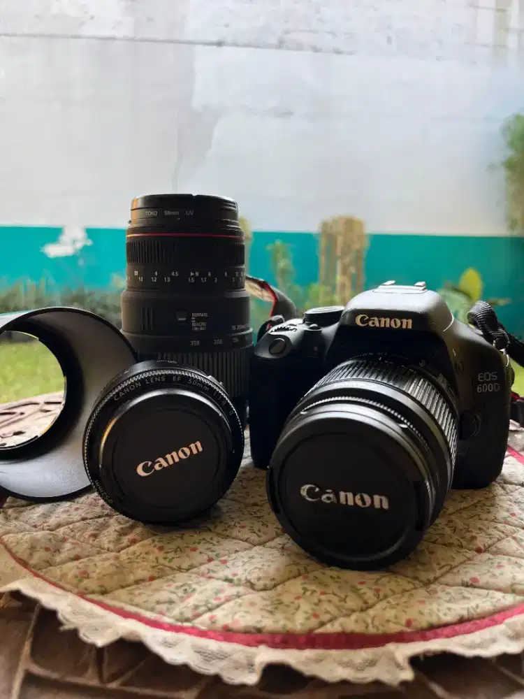 Canon 600D Fullset Mulus + 3 Lensa (Kit, Fix 50mm, Tele Sigma)