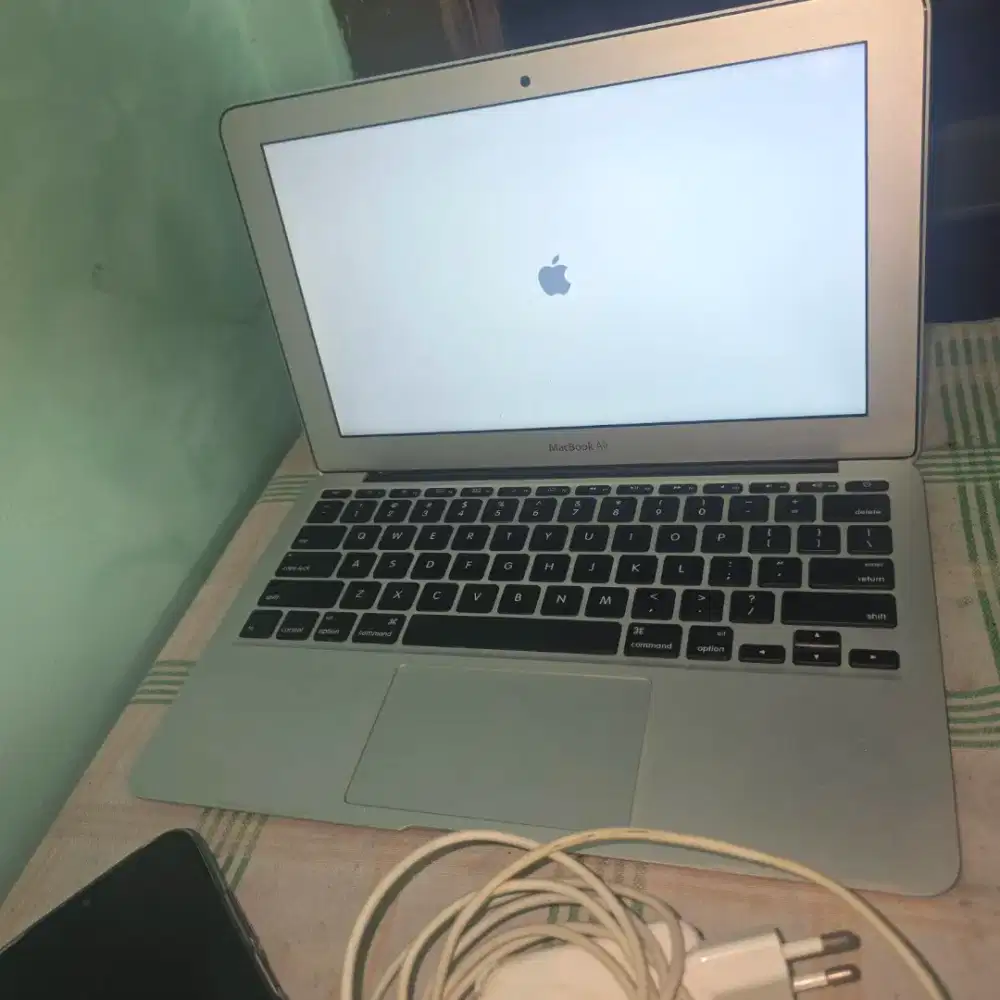 Macbook air 2012 core i5 normal minus ssd