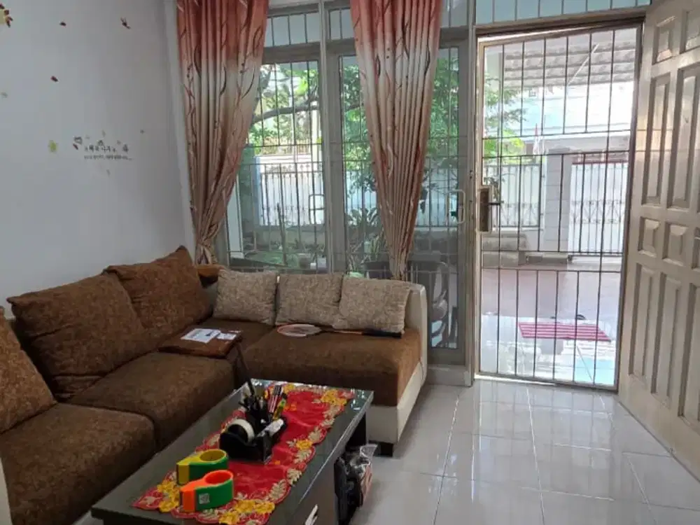 Ss.3908 - Murah !! Dijual Rumah Siap Huni 9x17 Jalan 3 Mobil Hadap Selatan di Janur Elok