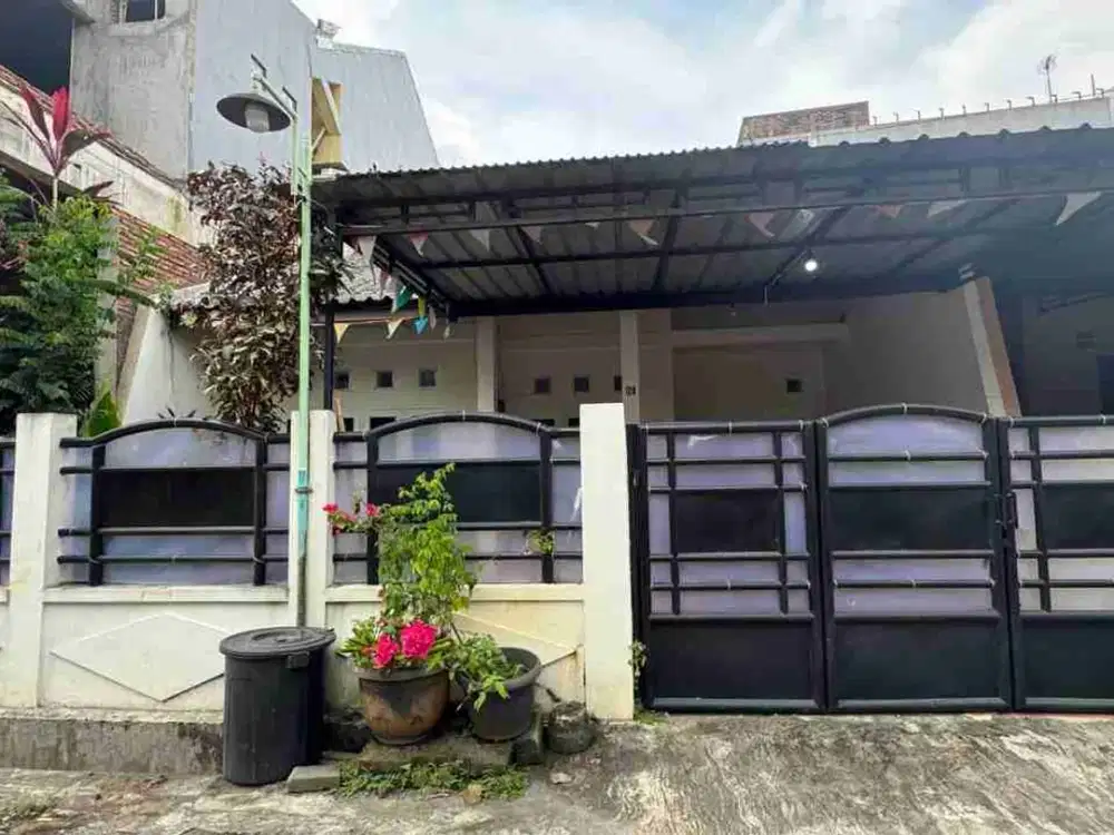 Disewakan Rumah 2 Lantai Semi Furnish di Banyumanik