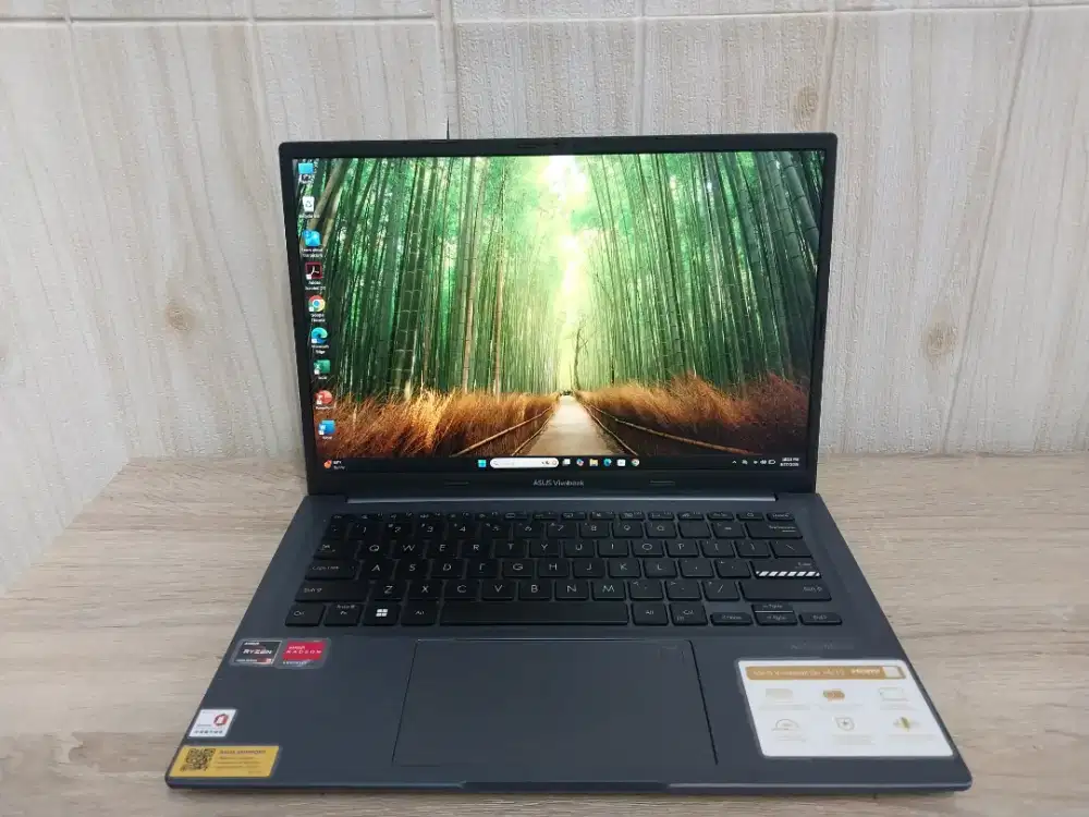ASUS VIVOBOOK M1403QA/AMD RYZEN 5 5600H/Ram 16 GB/SSD 512 GB MULUSS!!