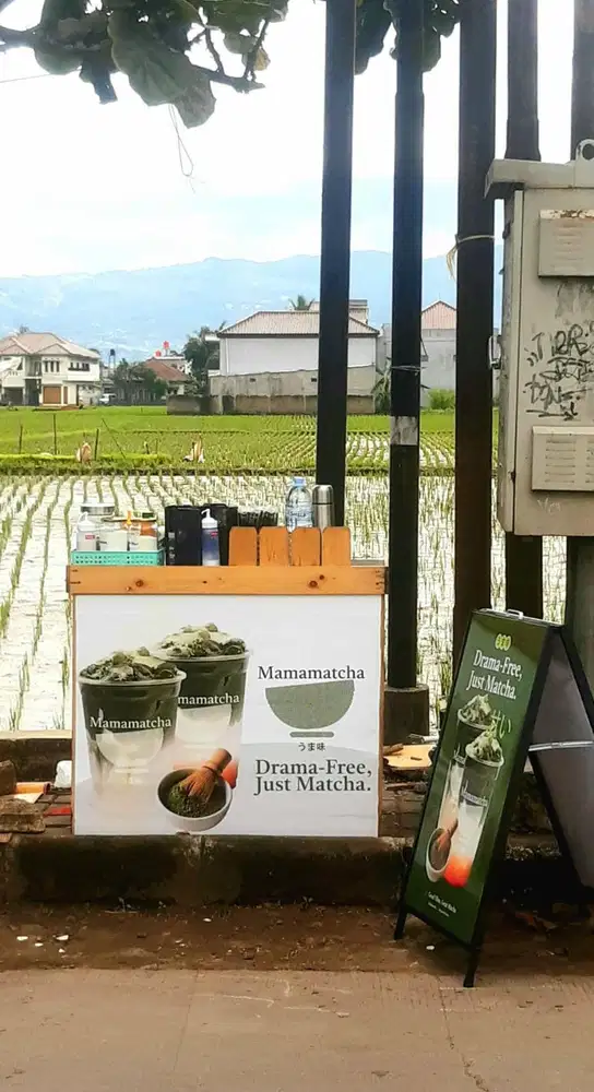 Booth beserta kelengkapannya