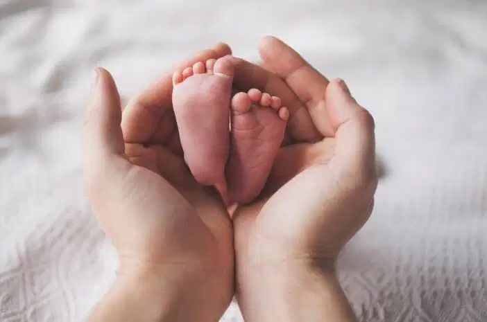 Mencari orang utk momong bayi