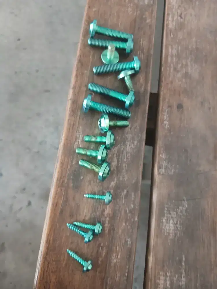 Baut titanium di banua ayanya