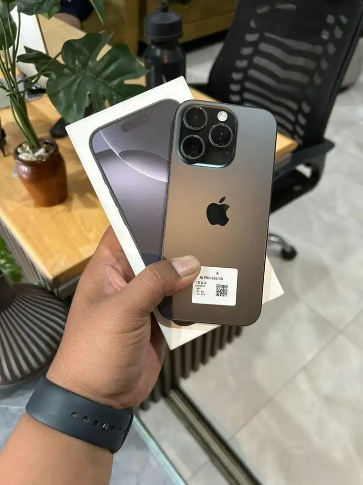 iPhone 16 Pro 256GB Black Titanium