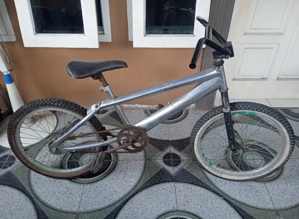Sepeda BMX Street Freestyle
