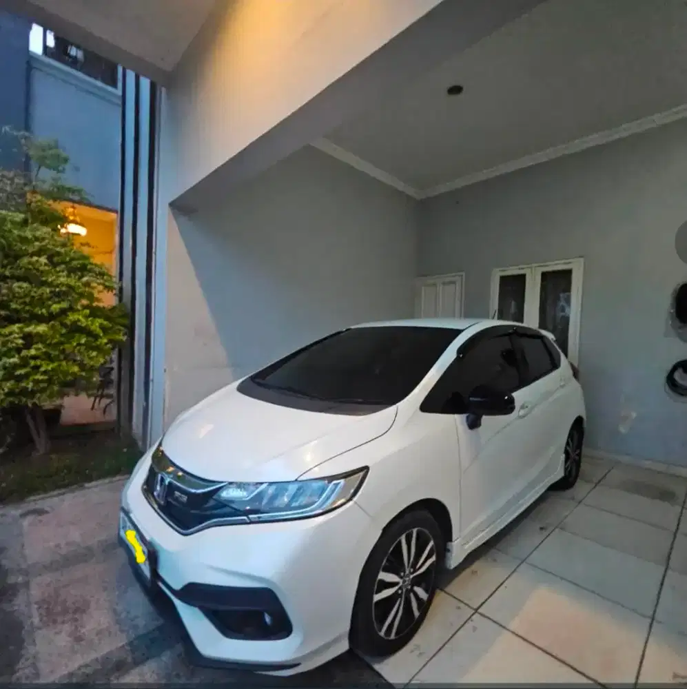 Dijual Honda Jazz RS Matic tahun 2021 Putih (Istimewa)