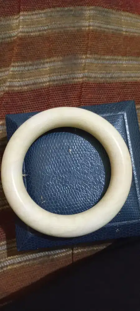 Gelang giok warna putih