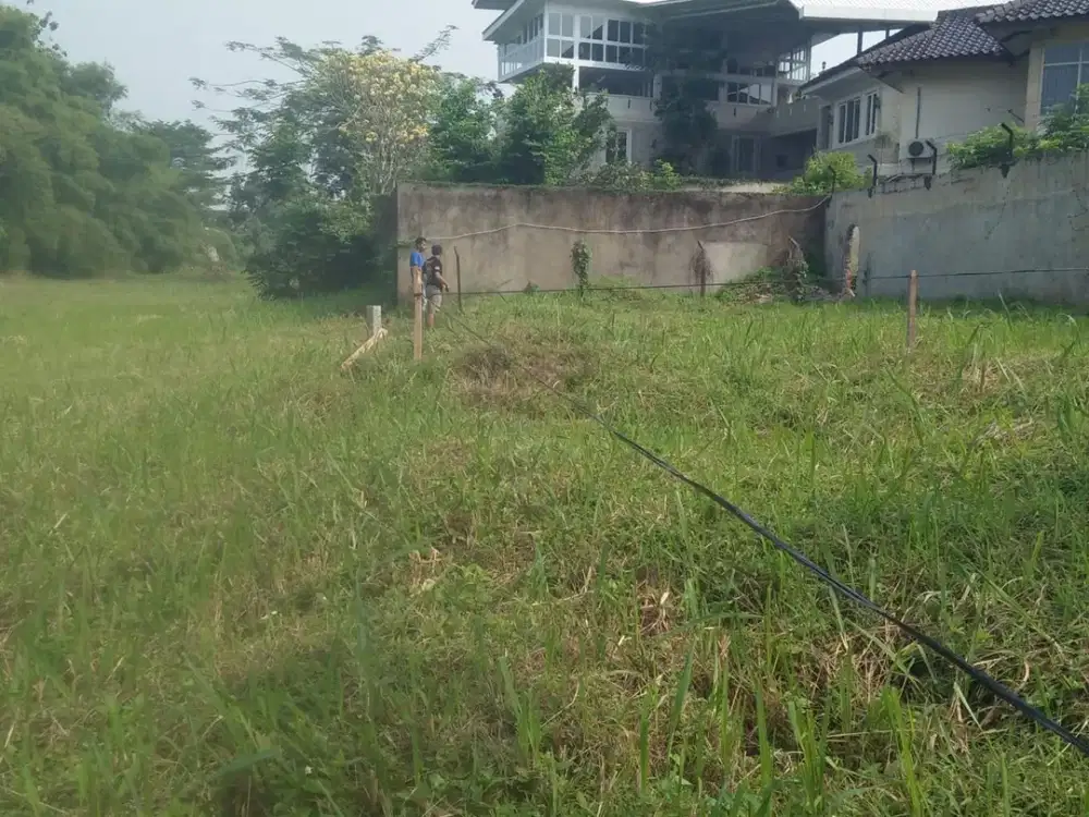Tanah / Lahan / Kavling SHM Hadap Timur Laut Siap Bangun - Taman Danau Biru Lippo Karawaci