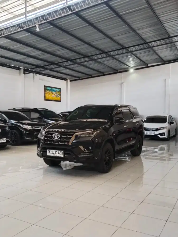 FORTUNER SRZ GR SPORT AT BENSIN LOW KM SEPERTI BARU DEALER
