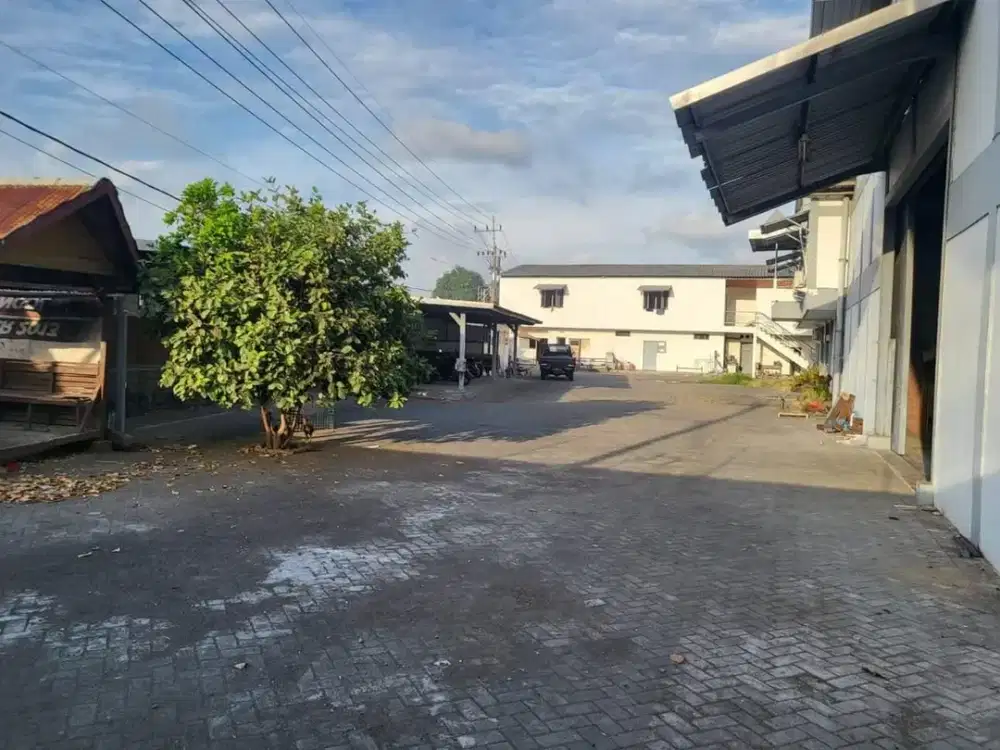 Gudang Cerme dekat Tol Krian, Legundi, Bunder, Manyar/KLBM (DND)