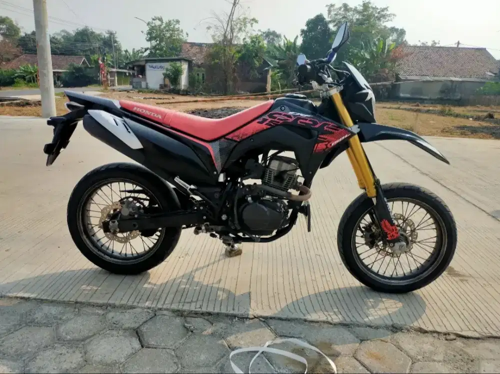 Jual atau TT CRF 150L tahun 2023 plat karawang