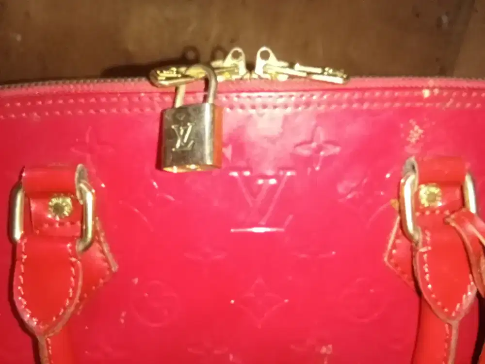 Tas LV wanita warna merah