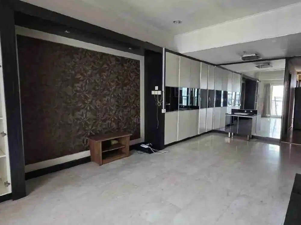 Siap Huni, Dijual Unit Apartemen Royal Mediterania Garden Residence Tipe 3BR Kondisi Furnished dan HIgh Floor