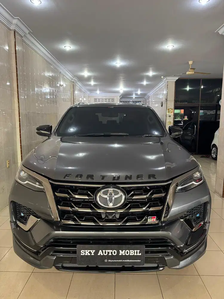 Toyota Fortuner GR Abu-Abu 2022