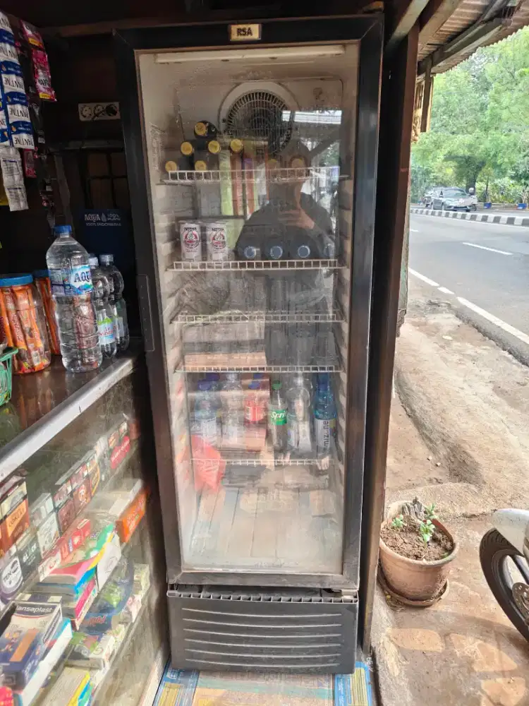 SHOWCASE RSA AGATE 300 5 RAK DISPLAY COOLER

KULKAS