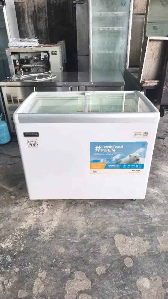 Frezer box model sliding kaca modena