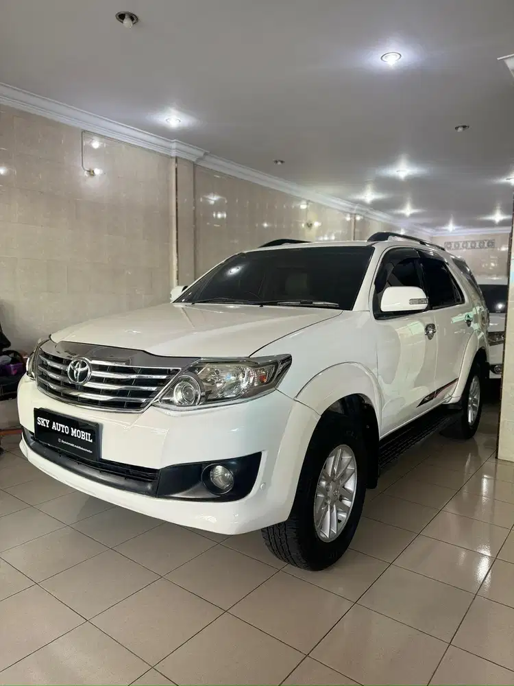 Toyota Grand Fortuner Bensin 2.7 G A/T Putih 2013