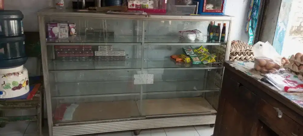 Etalase  bekas pakai