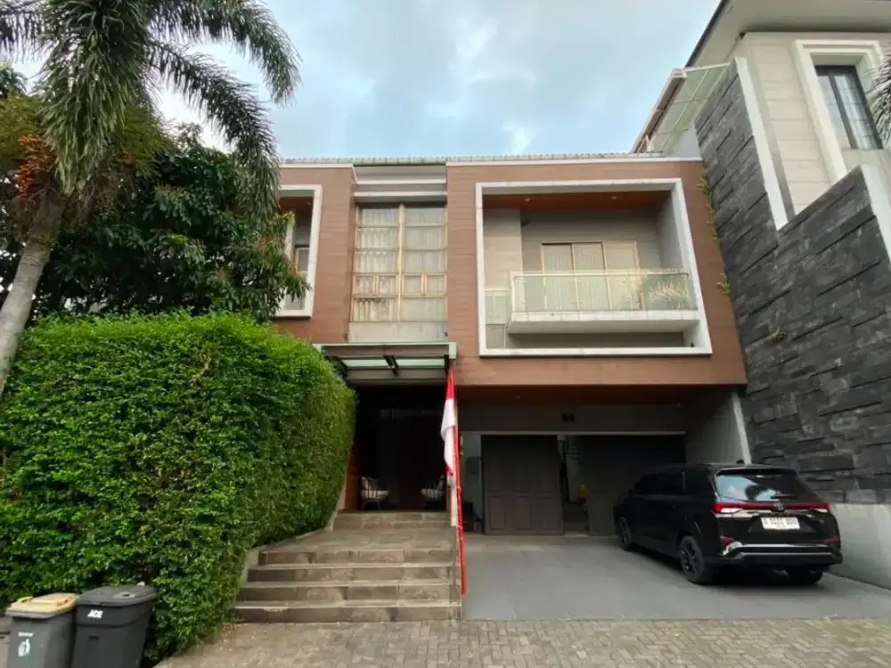 Rumah Mewah dengan Private Pool di Batununggal Indah