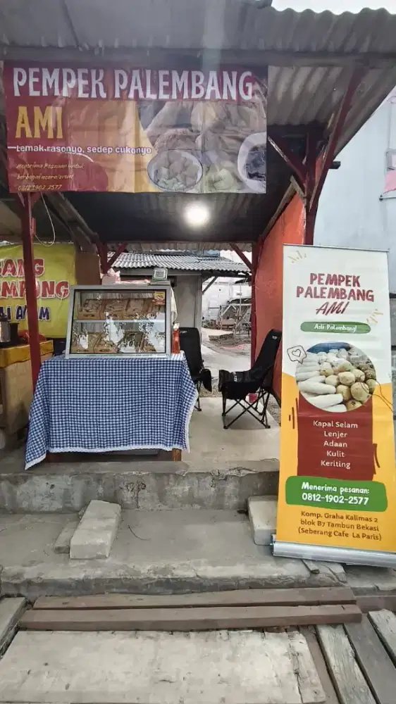 Pegawai Kios Pempek