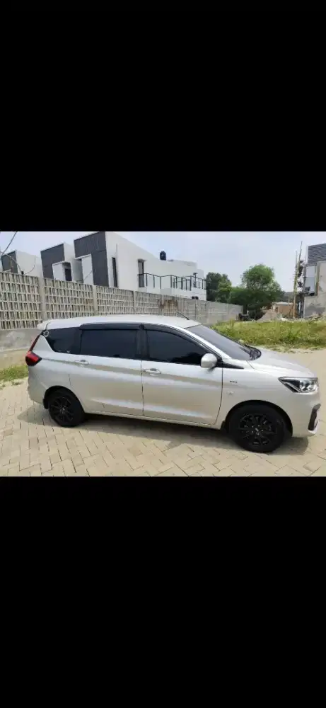 All new ertiga GL AT 2022. Silver.