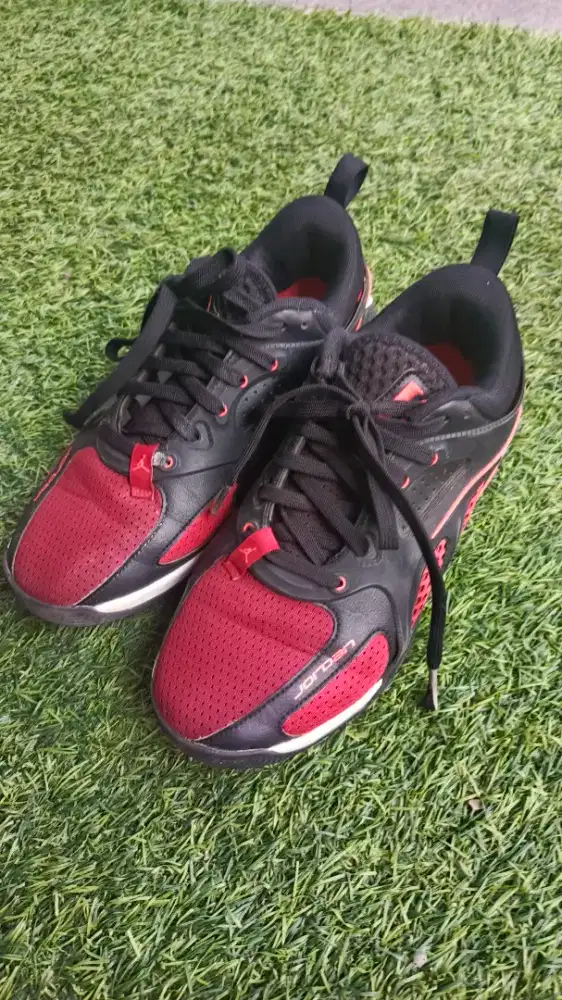 Sepatu Basket Jordan Heir PF Bloodline