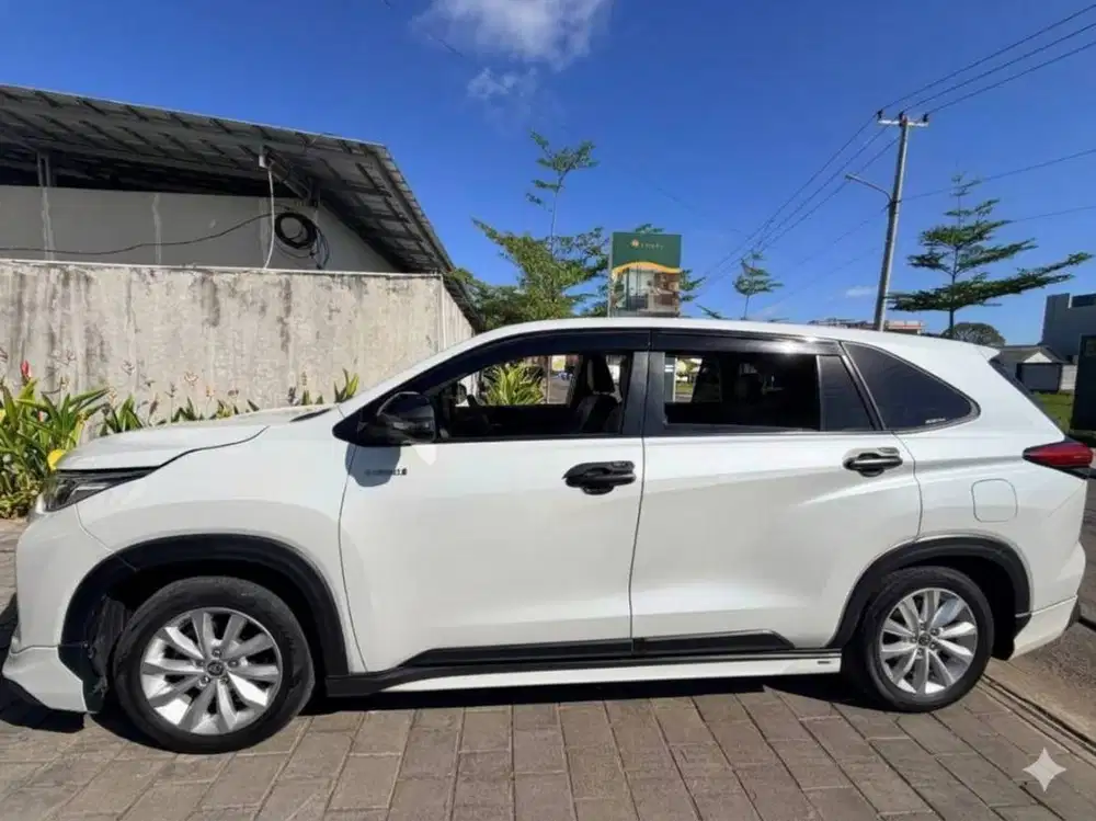 Toyota Kijang Innova Zenix 2.0 V MATIC Hybrid 2022