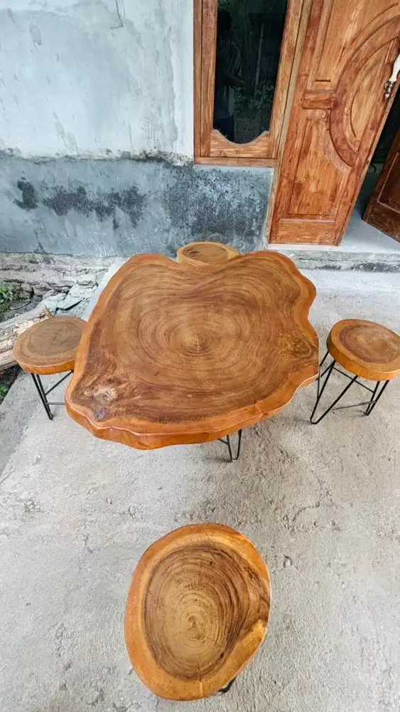 Meja 1 & 4 kursi