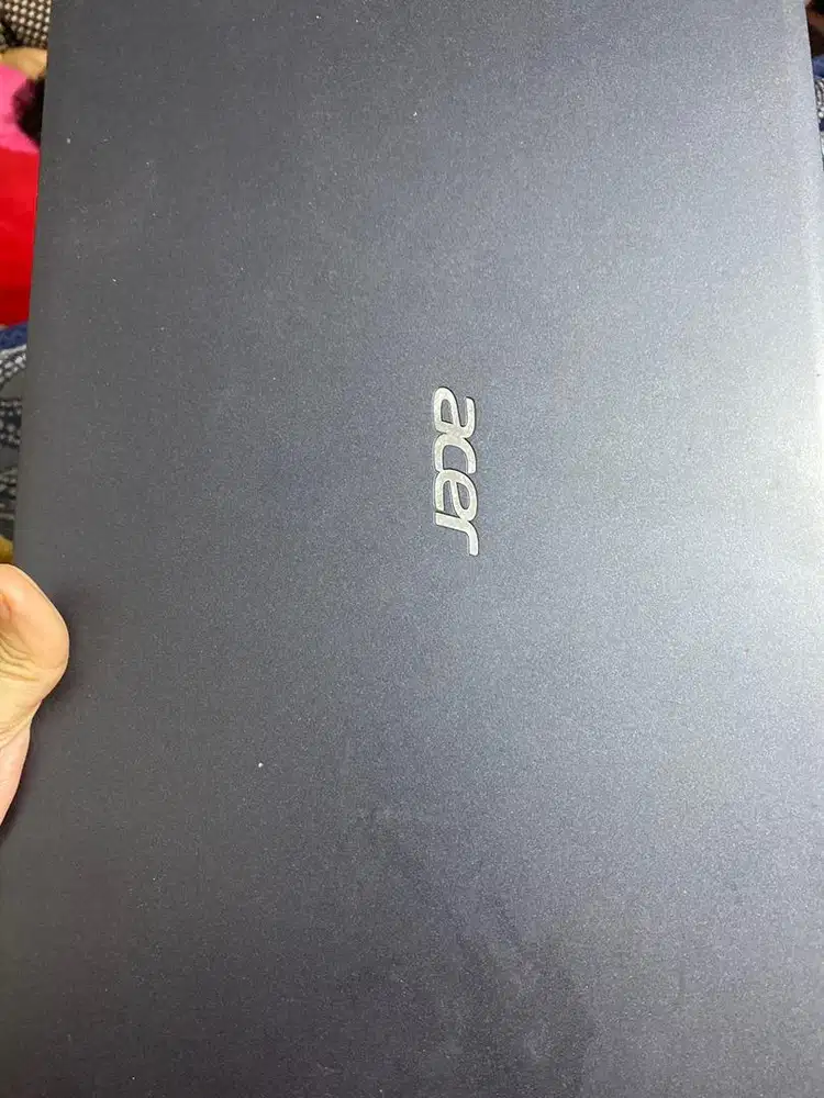 Laptop acer hitam