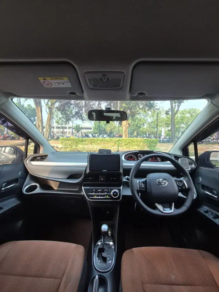 Toyota Sienta 1.5 Q AT 2017 Hitam