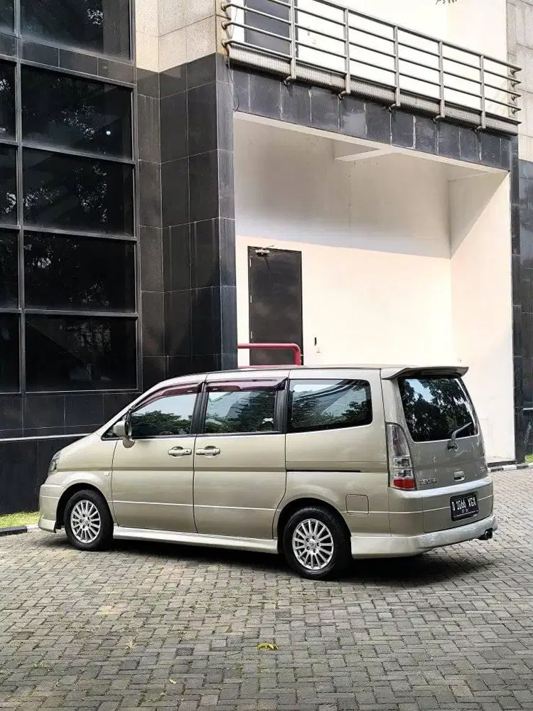 NISSAN SERENA HWS AUTECH 2.0 AT 2010