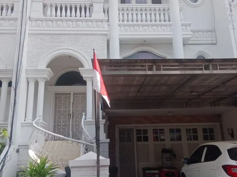 Dijual Rumah PIK Cluster Florence Uk 8x20m2 3+1kt Furnished at Jakarta Utara