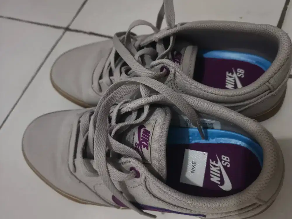 Sepatu Nike SB CHRON Viotech Grey
