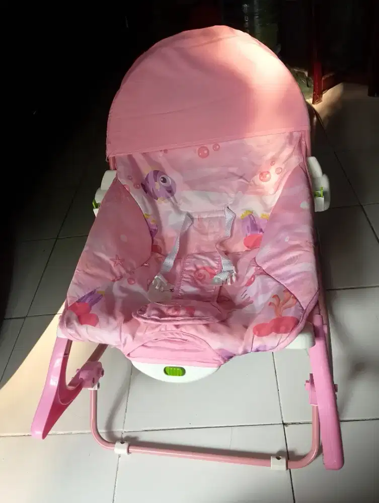 Bouncer bayi (kursi goyang)