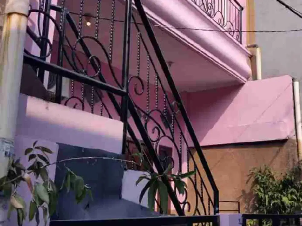 Dijual Rumah dengan Kost Kostan Siap Jalan SHM