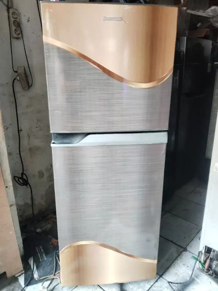Kulkas 2 pintu panasonic normal dingin beku siap pakai