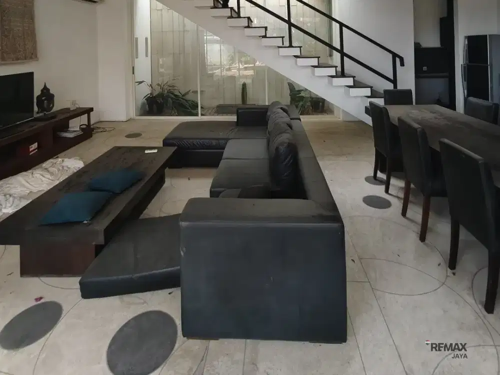 Villa Murah 2 Lantai Disewakan di Seminyak