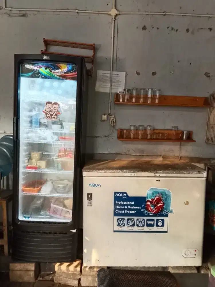 Freezer dan Showcase Chiller Dijual Cepat