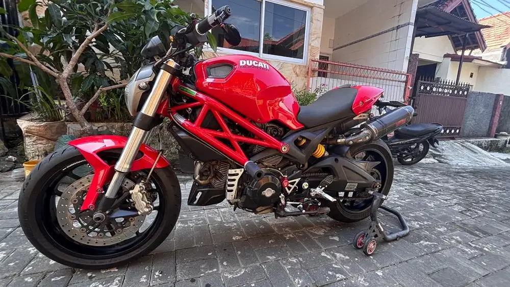 Ducati Monster 975