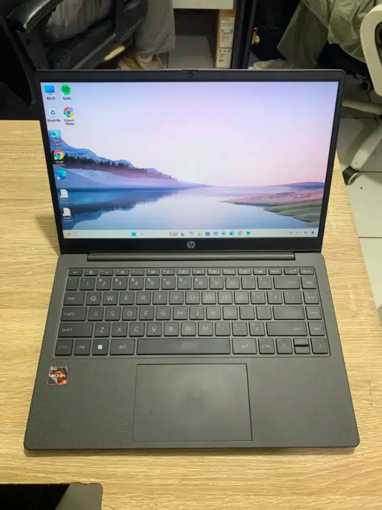 Laptop hp 240 Ryzen 3 7320U