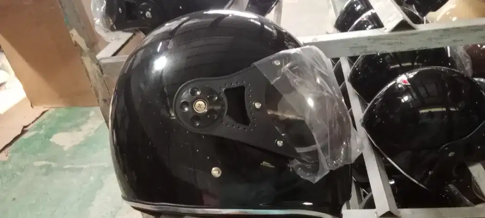 Boleh COD lokasi BSD helm Cakil full polos